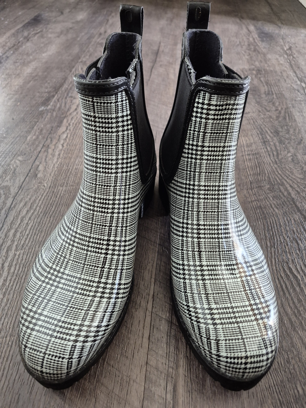 💕Jeffrey Campbell Black and White Plaid Chelsea Booties Size 8💕